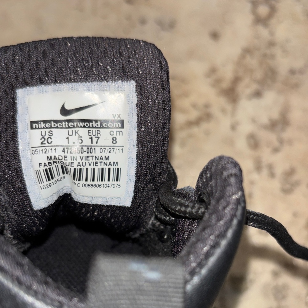 Nike Kids Manoa LTR Boots in Black - Picture 2 of 10